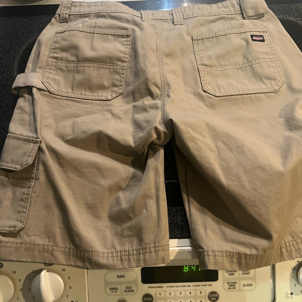 Dickies Men's Tan Cargo Shorts